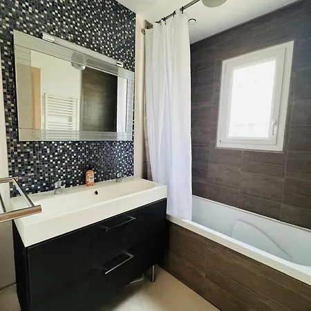 Nacre, Maison Avec Piscine Proche Vakantiehuis *