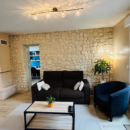 Nacre, Maison Avec Piscine Proche Vakantiehuis
