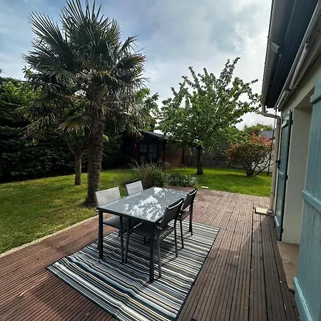 Nacre, Maison Avec Piscine Proche Vakantiehuis